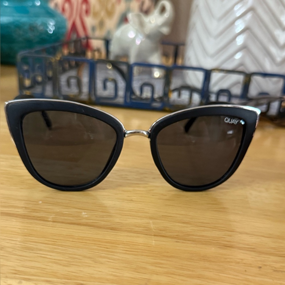 Quay Australia NWT Black Silver Accent My Girl Cat Eye Sunglasses & Case
